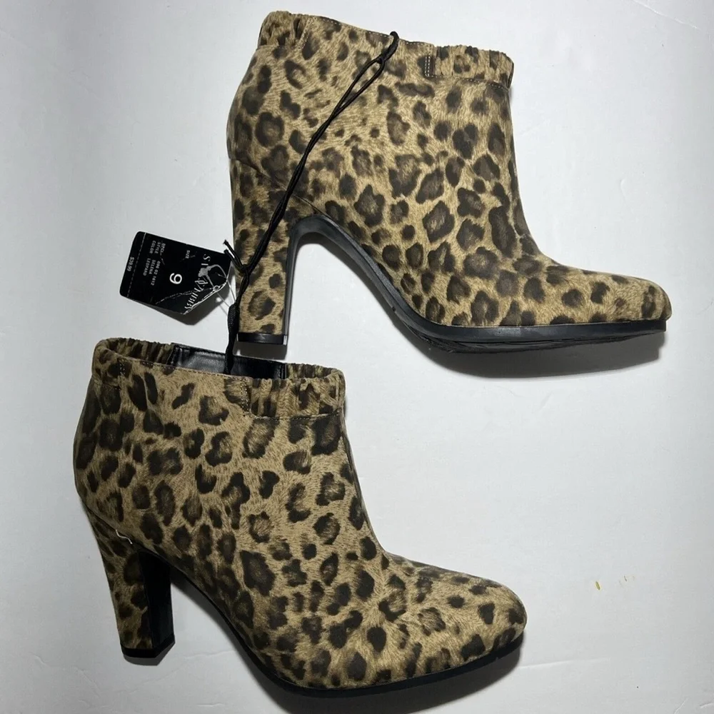Sam & Libby Selena leopard print heeled bootie size 9 cushioned insole